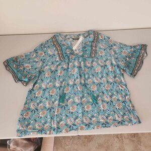 ❤️2/$14❤️ Bloomchic Top US size 22-24
